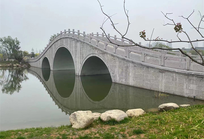青石開(kāi)采廠(chǎng)家在進(jìn)行爆破操作上需要注意的有哪些-諸暨市越拓石材有限公司